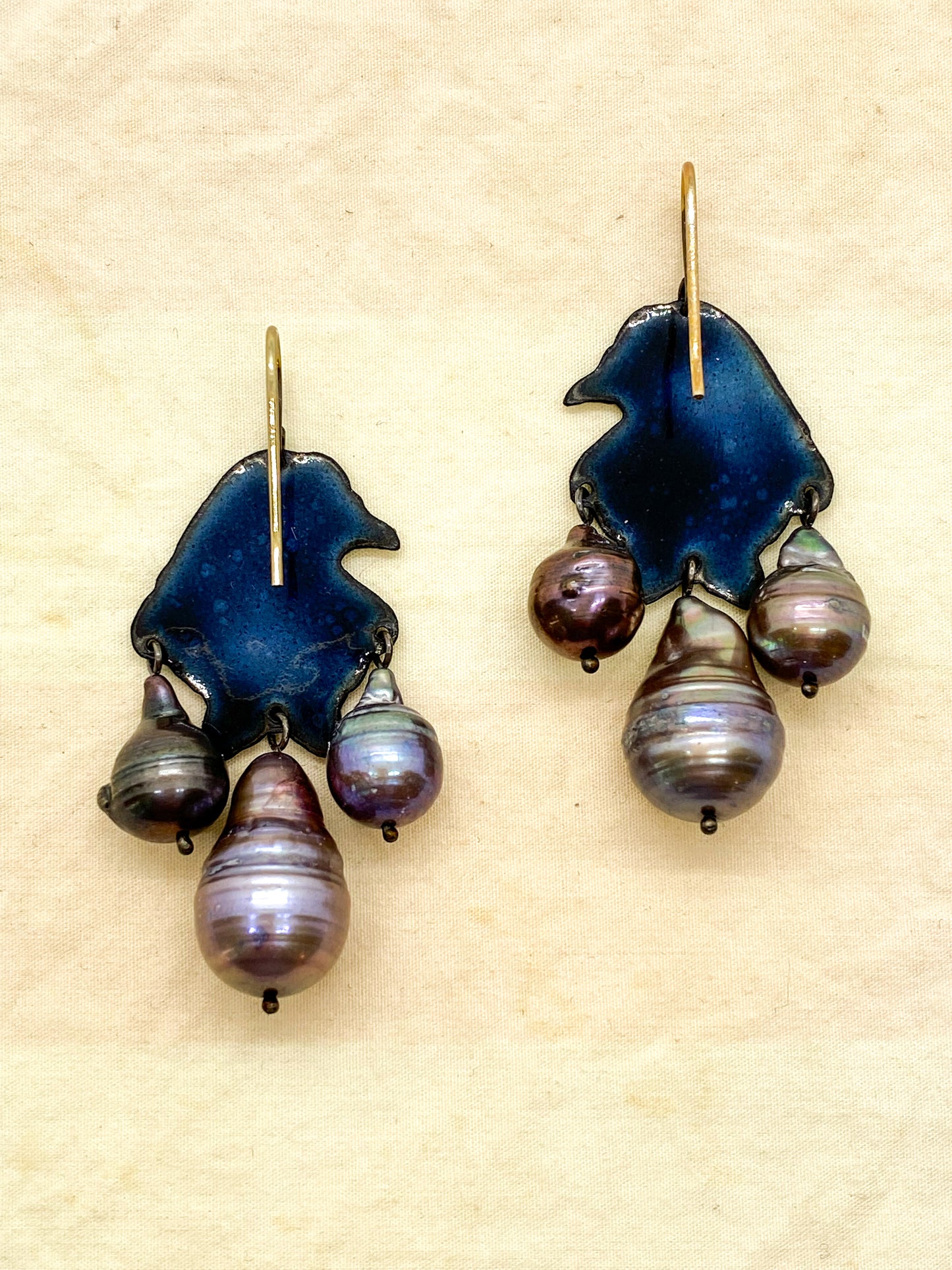 Black Pearl Pigeon Earrings